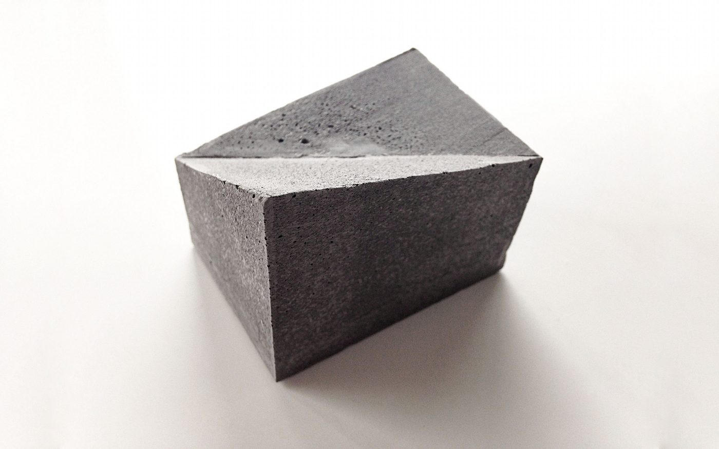 Modell eines solaraktiven Fassadenelements aus Beton